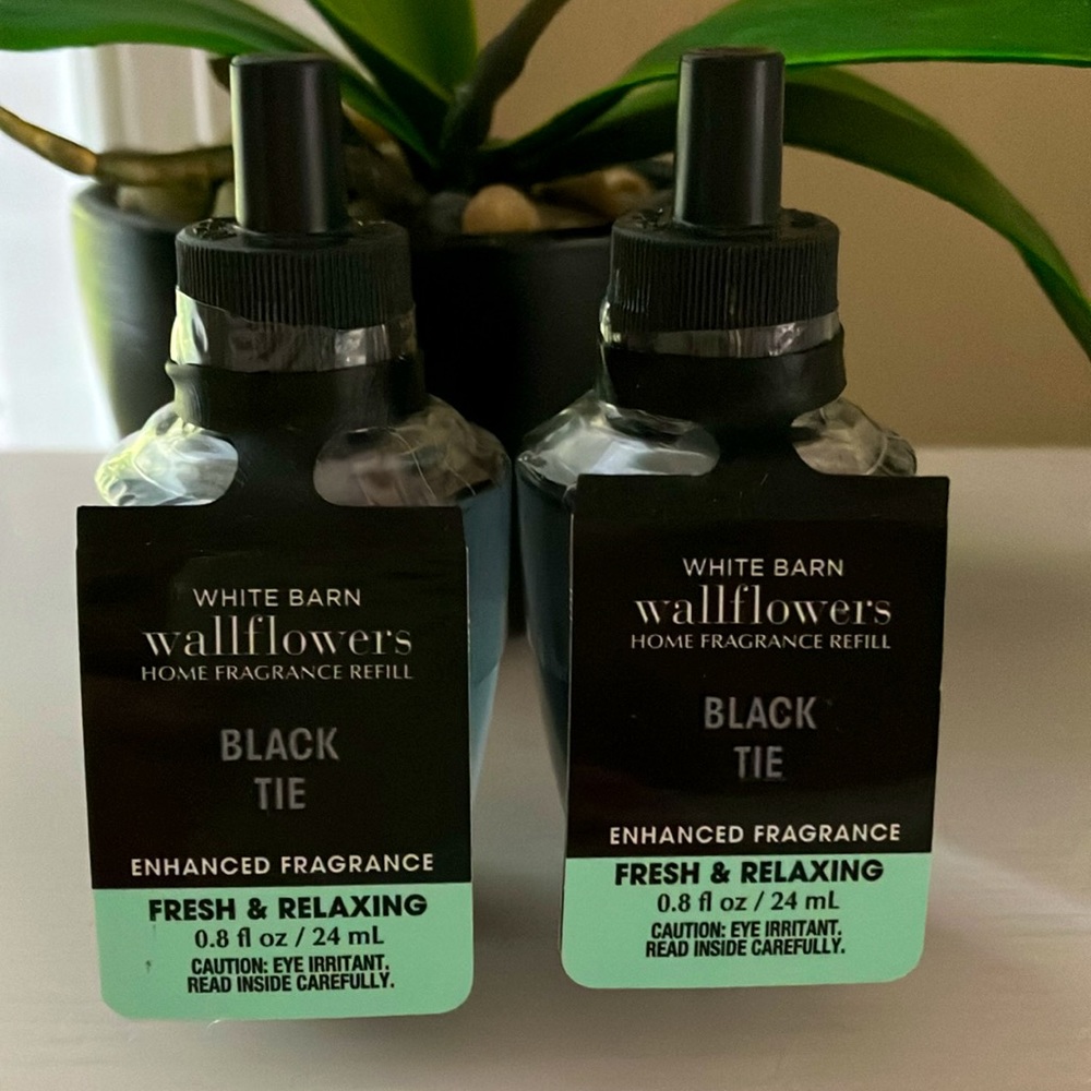 New & Sealed Black Tie Wallflower Refills Home Fragrance 2 - Pack